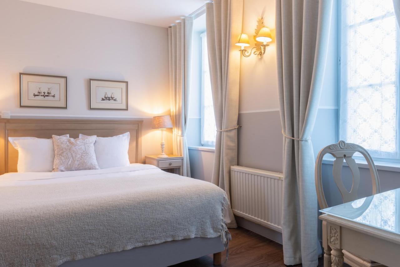 Hotel Traiteur Les Ormes, The Originals Relais 바르네빌카테레 외부 사진