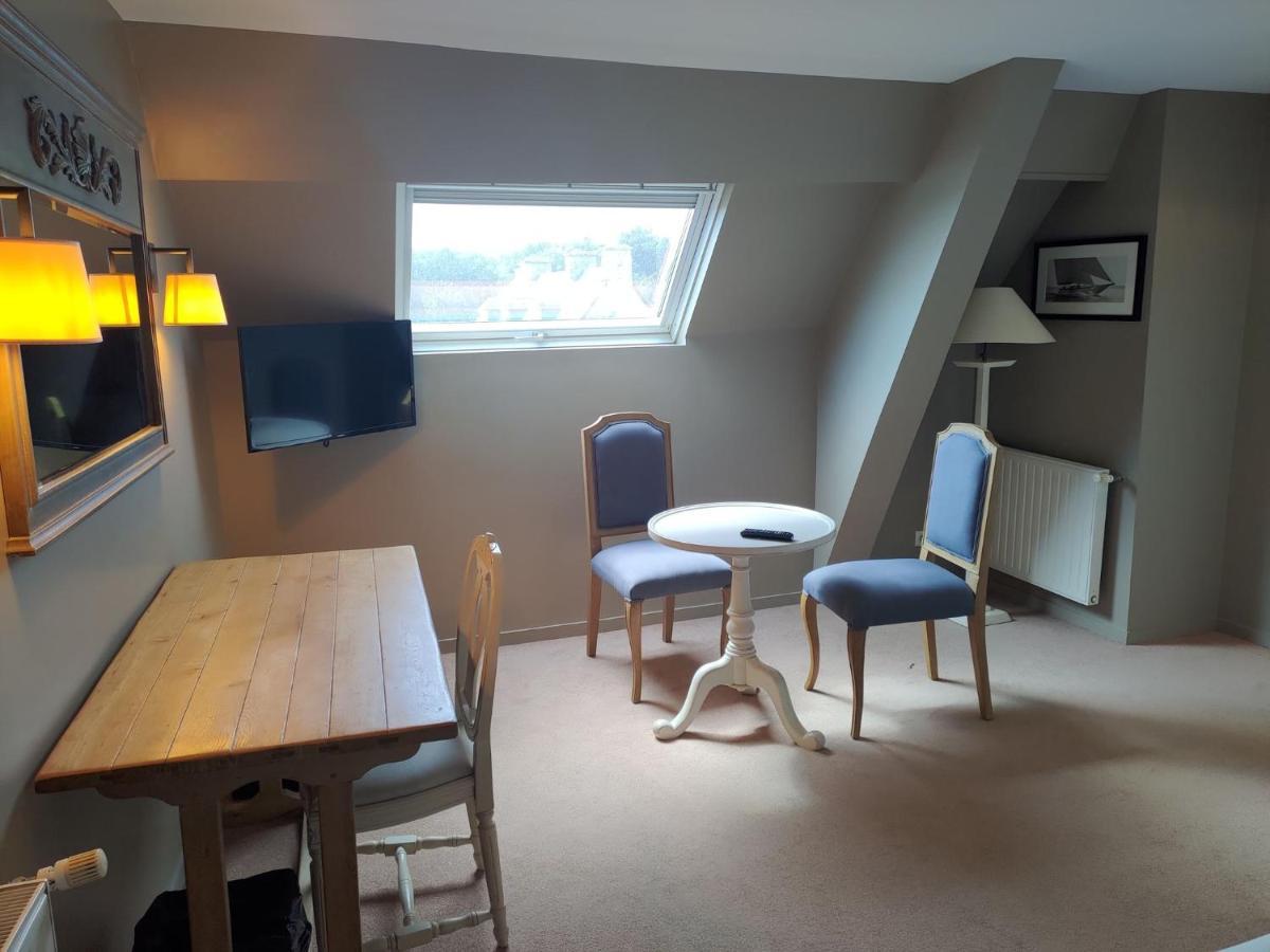Hotel Traiteur Les Ormes, The Originals Relais 바르네빌카테레 외부 사진