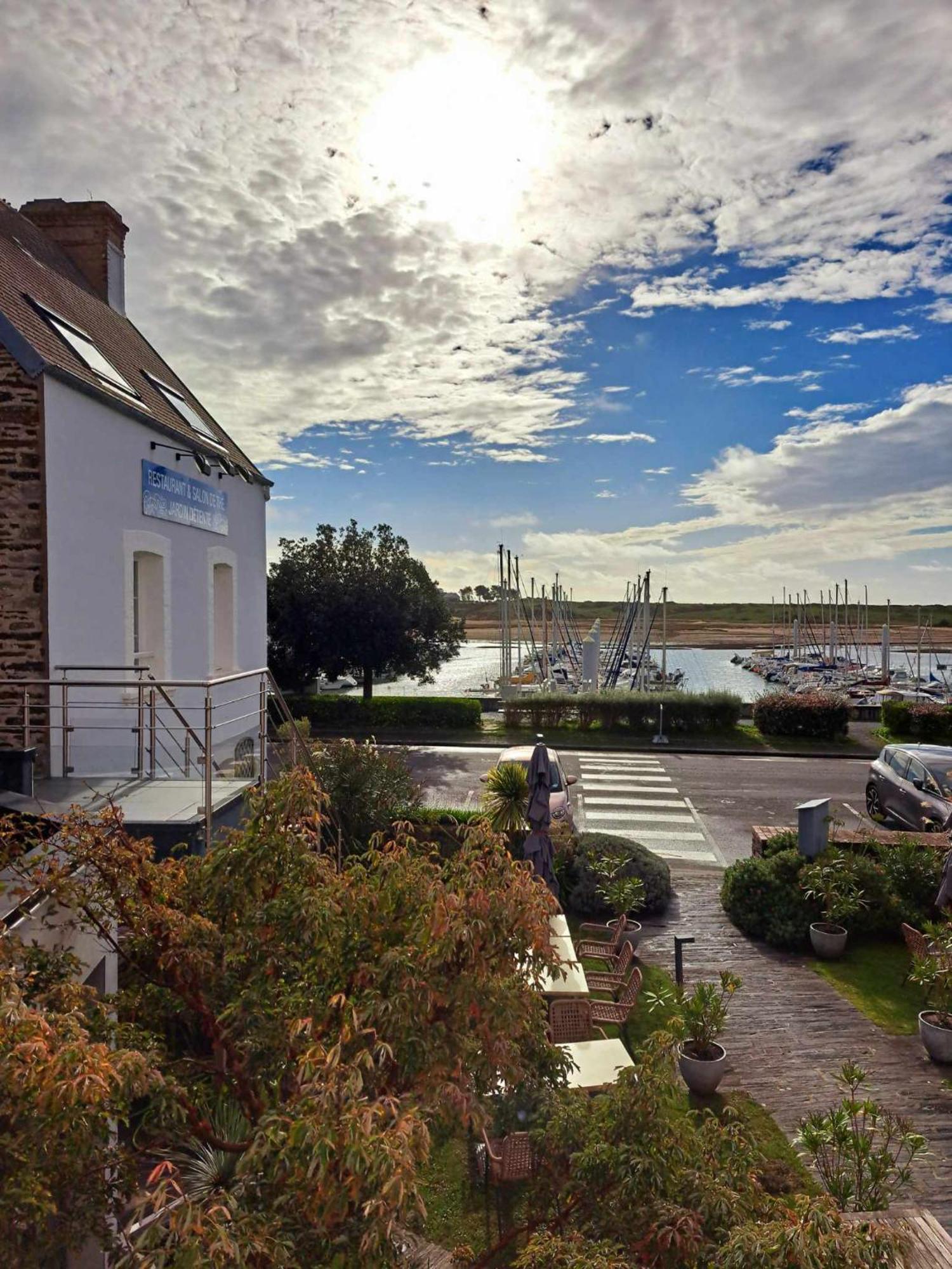 Hotel Traiteur Les Ormes, The Originals Relais 바르네빌카테레 외부 사진