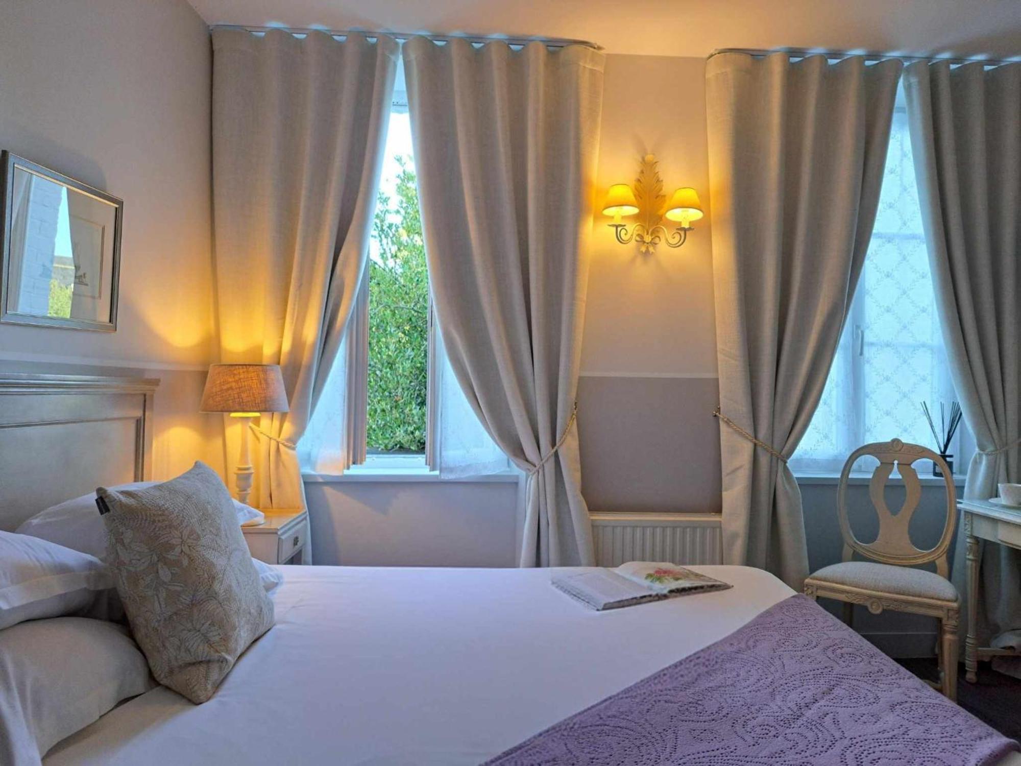 Hotel Traiteur Les Ormes, The Originals Relais 바르네빌카테레 외부 사진