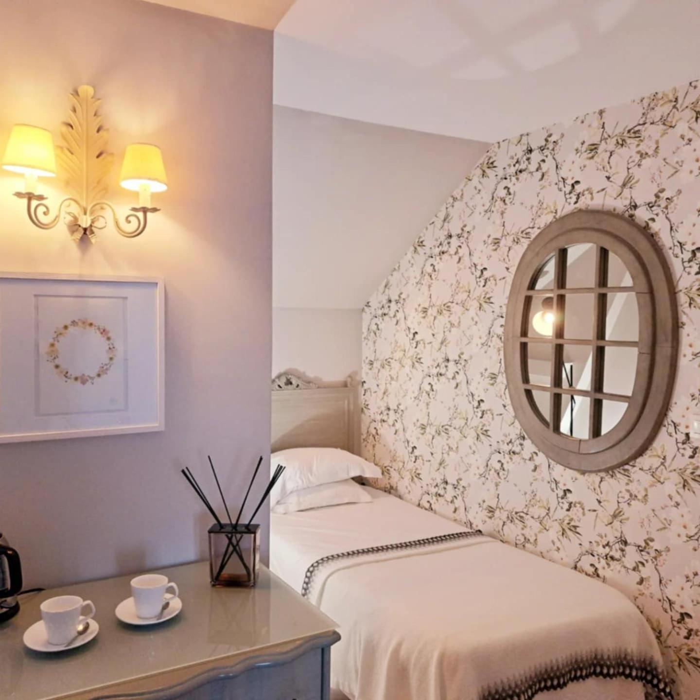 Hotel Traiteur Les Ormes, The Originals Relais 바르네빌카테레 외부 사진